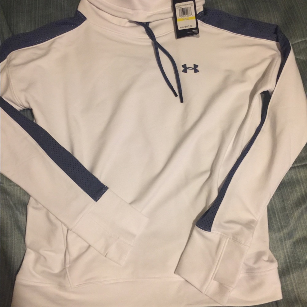 Women’s Under Armour cowl shirt size Medium